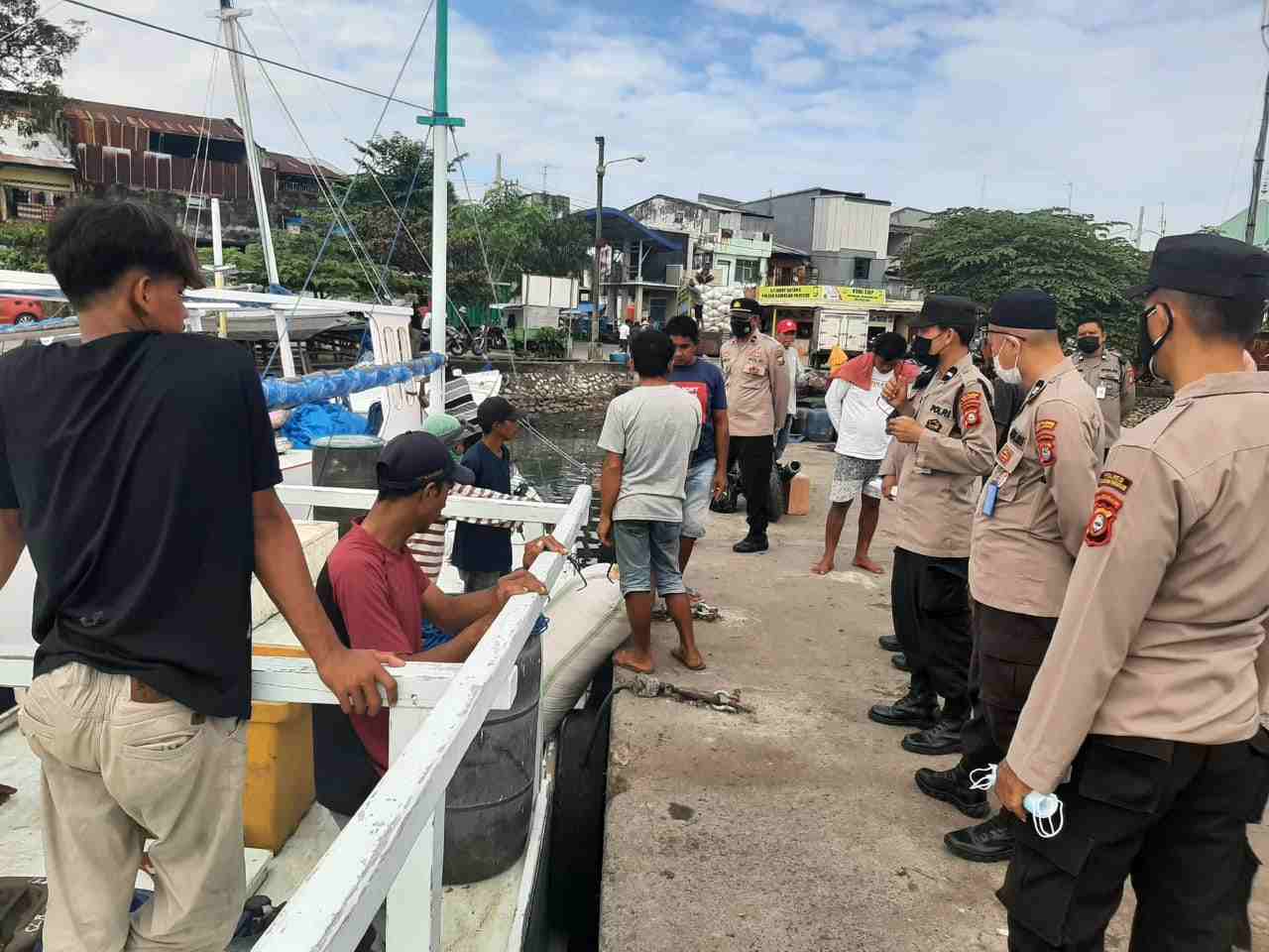 Kunjungan Rutin Satbinmas Polres Pelabuhan Makassar di Pelabuhan Paotere