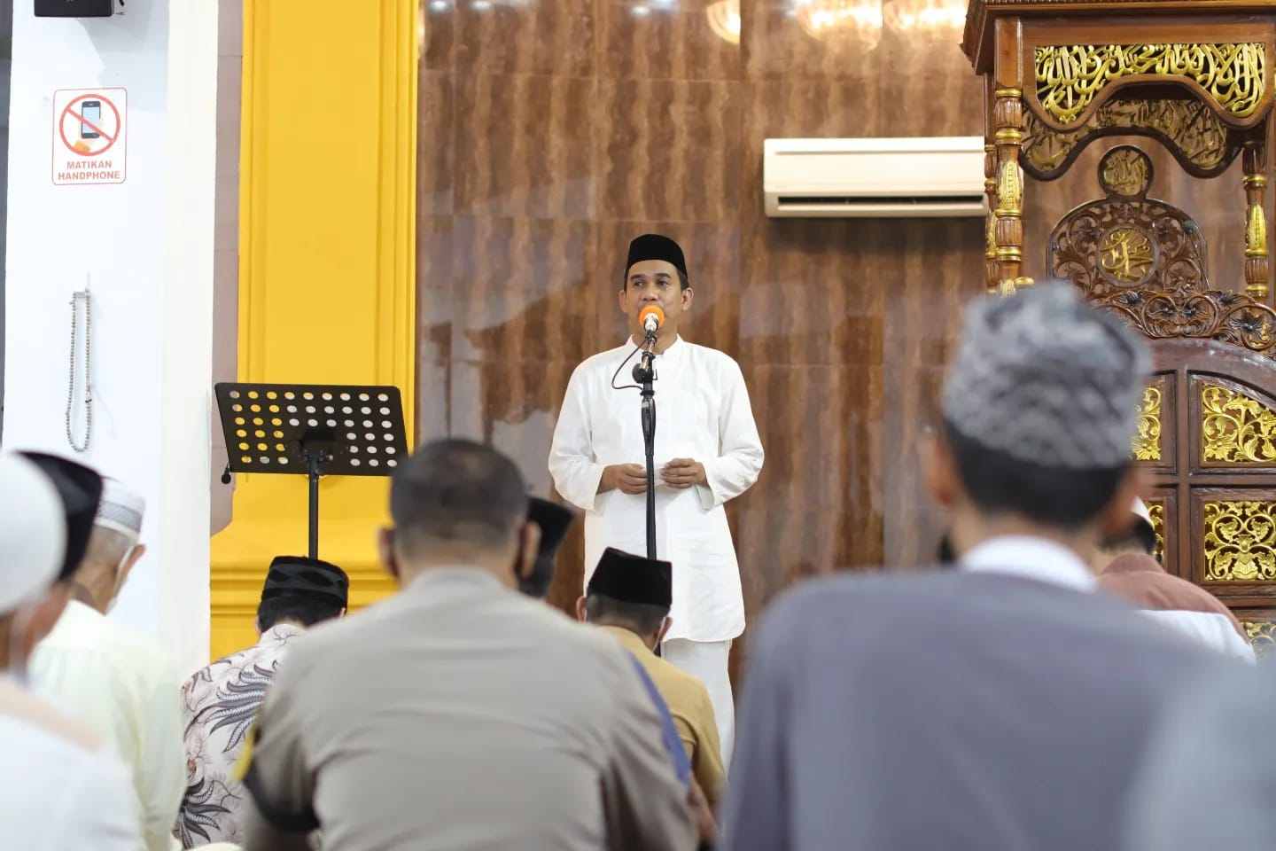 Ketua DPRD Makassar Rudianto Lallo meresmikan mobil ambulance pengantar jenazah sekaligus menyerahkan hibah Pemerintah Kota Makassar sebesar Rp50 juta ke Masjid Al Hijrah