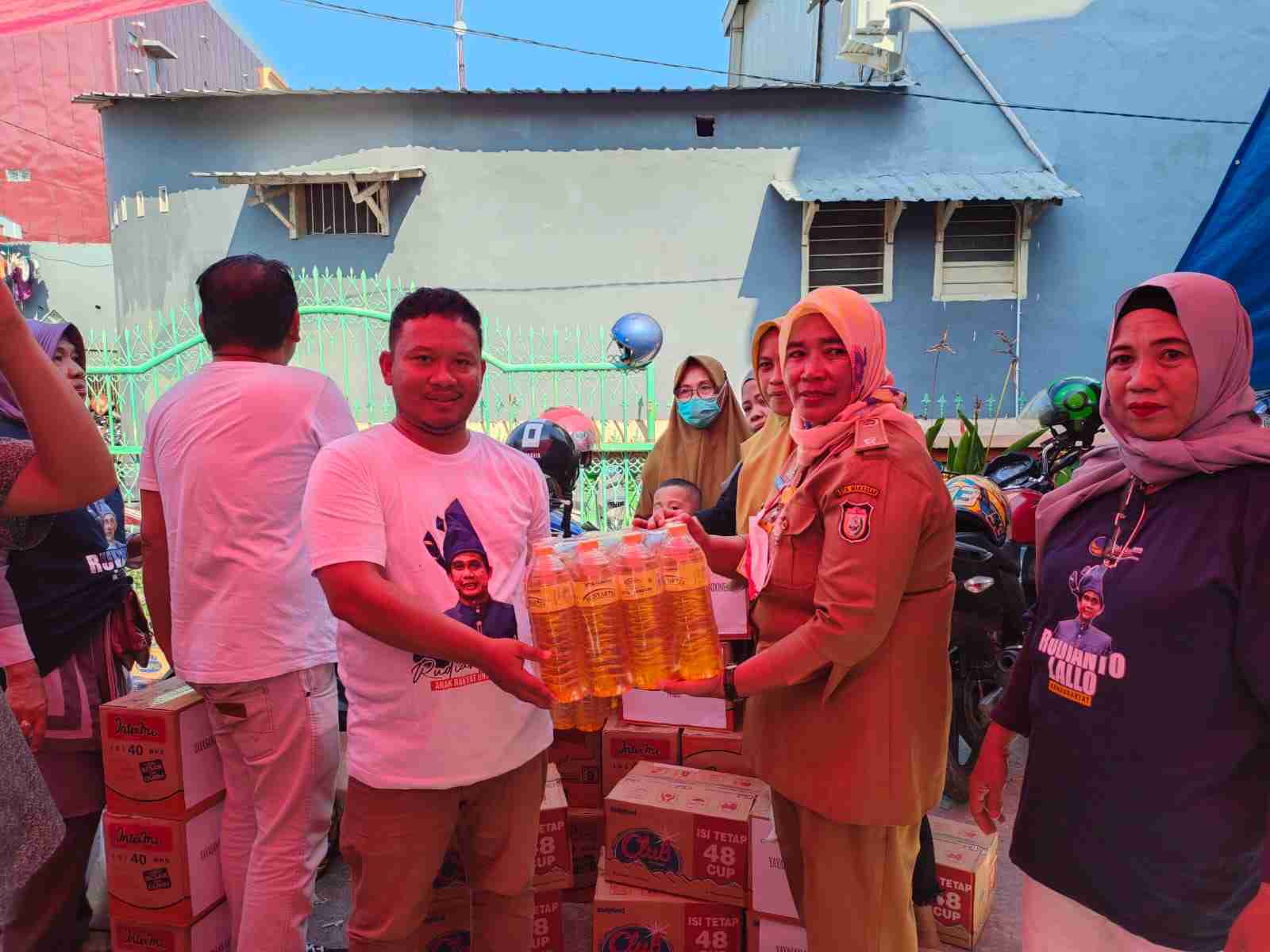 Yayasan Anak Rakyat Indonesia (YARI) turun langsung memberikan bantuan kepada korban kebakaran