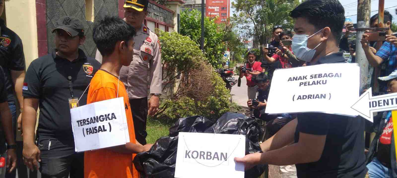 Rekonstruksi pembunuhan bocah di Makassar. (Rakyat.news/Aswar).