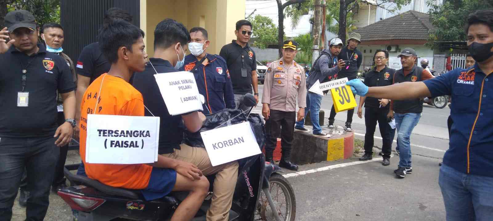 Rekonstruksi pembunuhan bocah di Makassar. (Rakyat.news/Aswar).