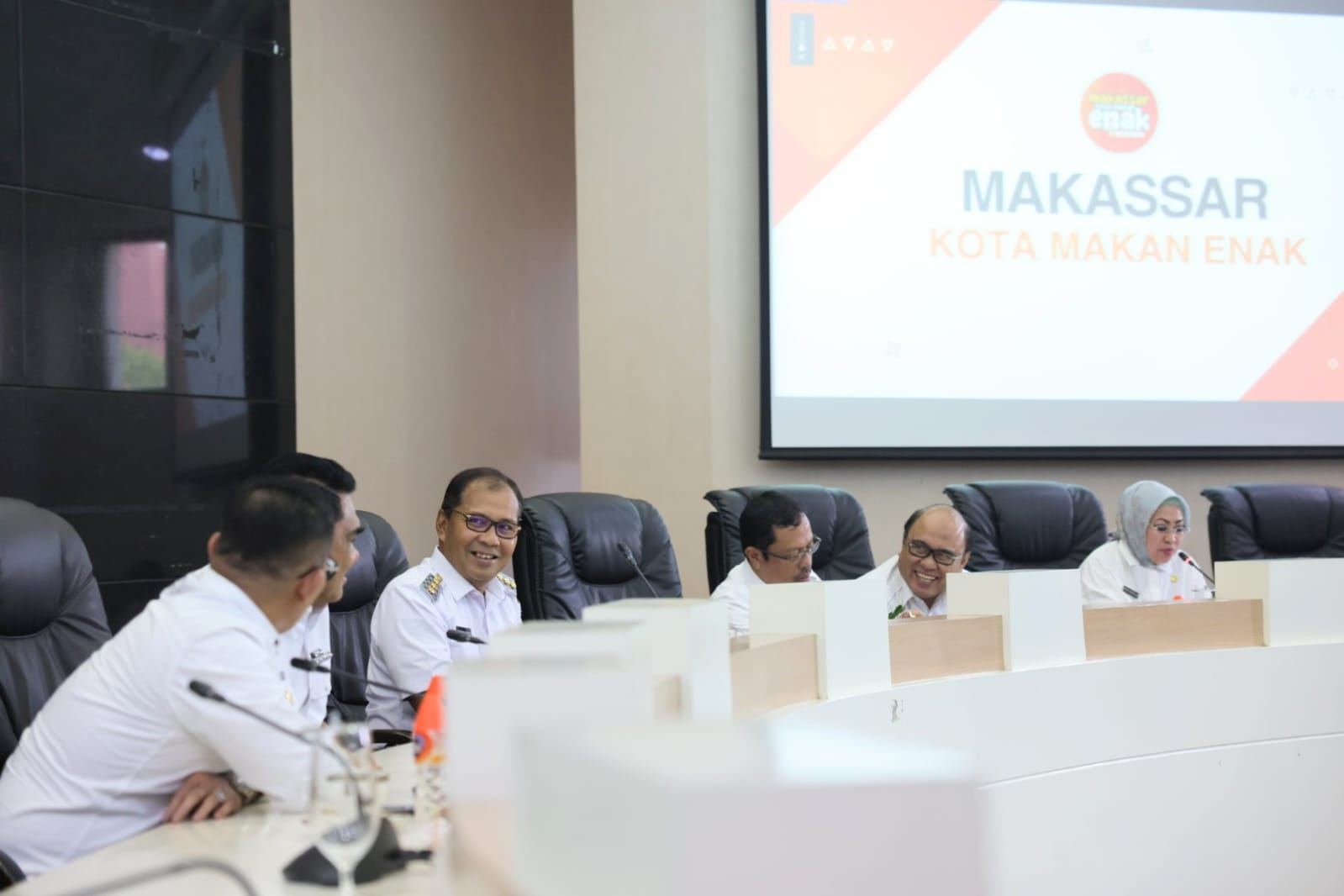 Wali Kota Danny Pomanto dalam rapat bersama jajarannya. (Dok/Pemkot Makassar).