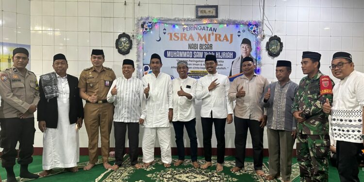 Ketua DPRD Makassar Rudianto Lallo saat menghadiri kegiatan Isra Miraj di Masjid Babul Falah, Kelurahan Buloa, Kecamatan Tallo. (Dok/DPRD Kota Makassar).