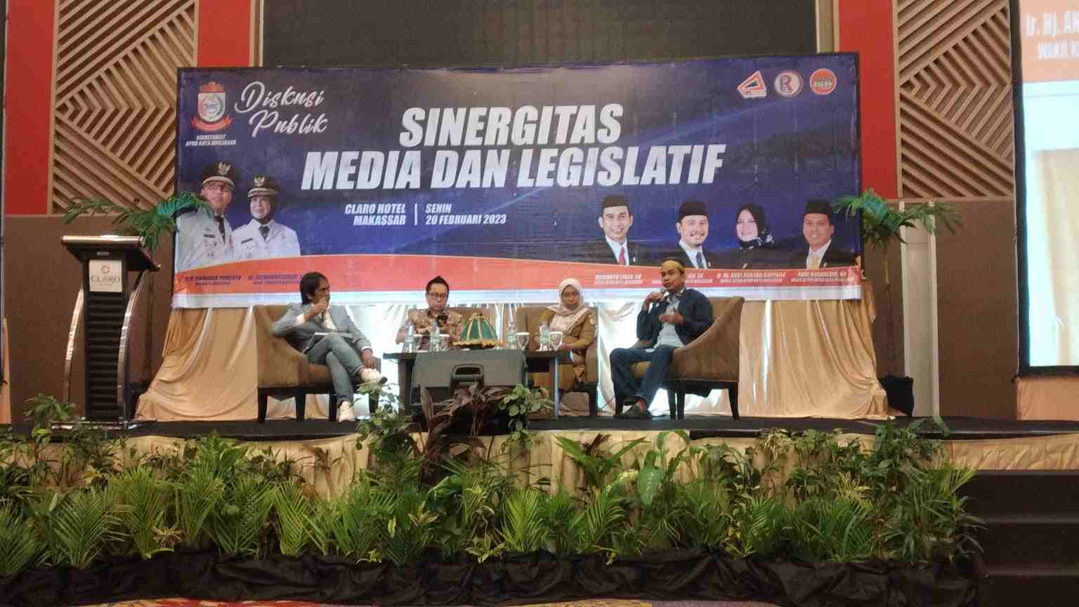 Dewan Perwakilan Rakyat Daerah (DPRD) Kota Makassar menggelar Dialog Publik dengan mengangkat Tema “Sinergitas Media dan Legislatif,” di Hotel Claro