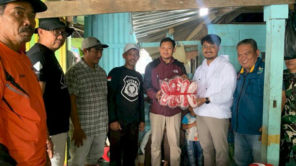 Dinsos Makassar Bersama Tim OPD Pemkot Beri Bantuan Warga Terdampak Banjir di Romang Tangaya