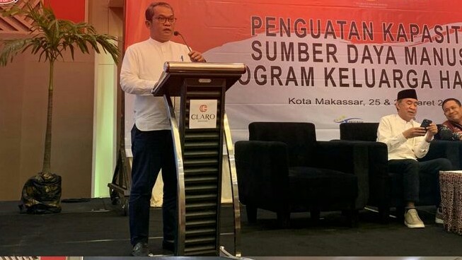 Pelaksana tugas (Plt) Kepala Dinas Sosial Kota Makassar, Armin Paera menjadi narasumber pada Kegiatan Penguatan Kapasitas Sumber Daya Manusia Program Keluarga Harapan (PKH)