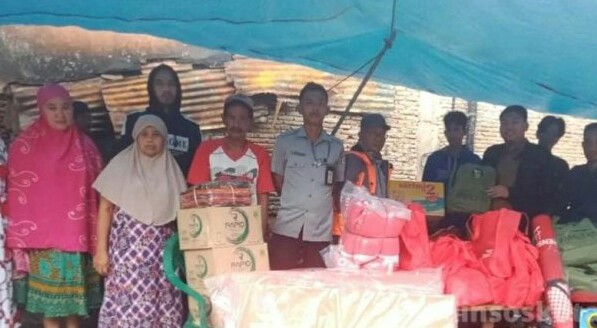 Dinsos Makassar Bantu Korban Kebakaran Jalan Emmy Saelan