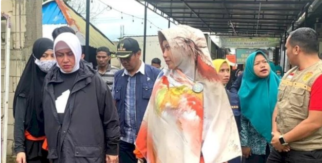 Kadis Sosial Dampingi Wawali Makassar Kunjungi Lokasi Dapur Umum Korban Banjir di Katimbang