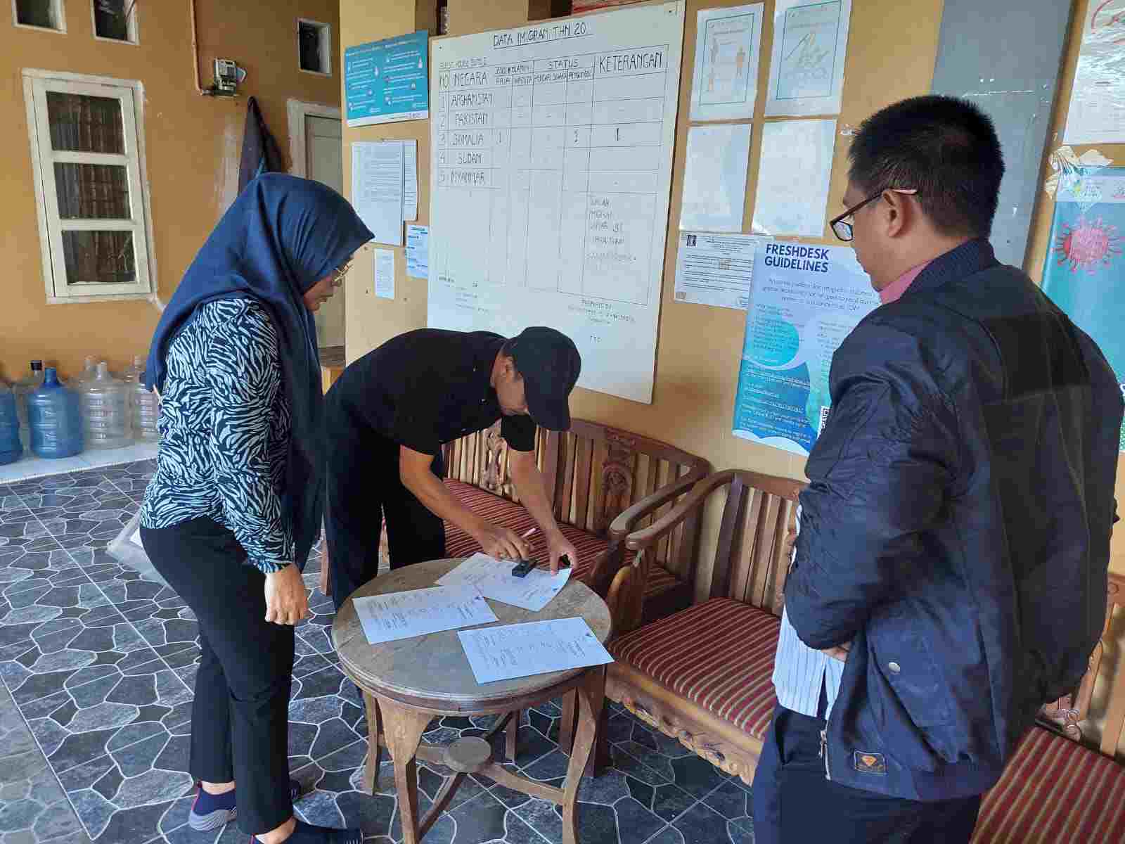 Subdit Tensipor Mendata Pengungsi Luar Negeri Bersama Rudenim Makassar