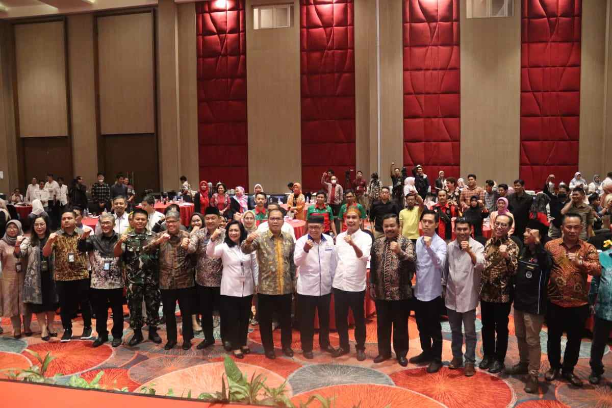 Berkontribusi Terhadap Ketenagakerjaan, Wali Kota dan Ketua DPRD Makassar Raih Penghargaan