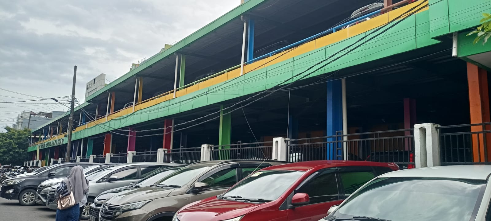 Tarif Parkir di Pasar Butung Rp. 10.000 Tanpa Karcis