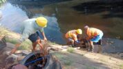 Plt Camat Makassar Instruksikan Langsung Giat Bersih Kanal Kerung-Kerung.