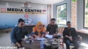 Konferensi pers terkait seleksi calon anggota Panitia Pemilihan Kecamatan (PPK) di Kantor KPU Kota Makassar, Selasa (23/4/2024). (Rakyat News/Andi Fatur Rezky AAR).