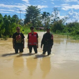 Dinas P2KUKM Luwu Utara Salurkan Bantuan untuk Korban Banjir Sungai Rongkong.