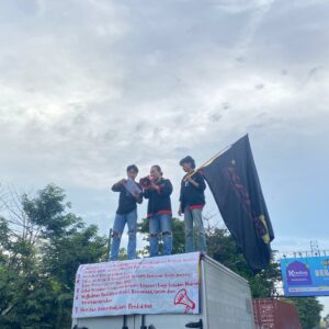 KPPM Gelar Aksi Unjuk Rasa Depan Kampus Satu UIN Alauddin Makassar