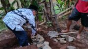 Peringati Hardiknas, PGRI Makassar Letakkan Batu Pertama Bangun Masjid Hadidjah