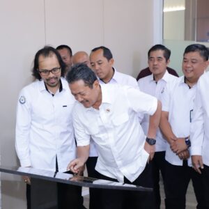 Menteri Sakti Wahyu Trenggono Resmikan Media Center KKP.