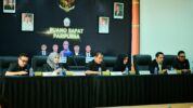 Wakil Gubernur Sulawesi Selatan Fatmawati Rusdi Saat Menghadiri Rapat Bersama Fraksi DPRD Sulsel Membahas Nota Keuangan dan Ranperda Perubahan APBD Tahun Anggaran 2025 di Kantor Dinas Bina Marga dan Konstruksi Sulsel, Jalan AP Pettarani, Makassar, Senin, (8/9/2025).