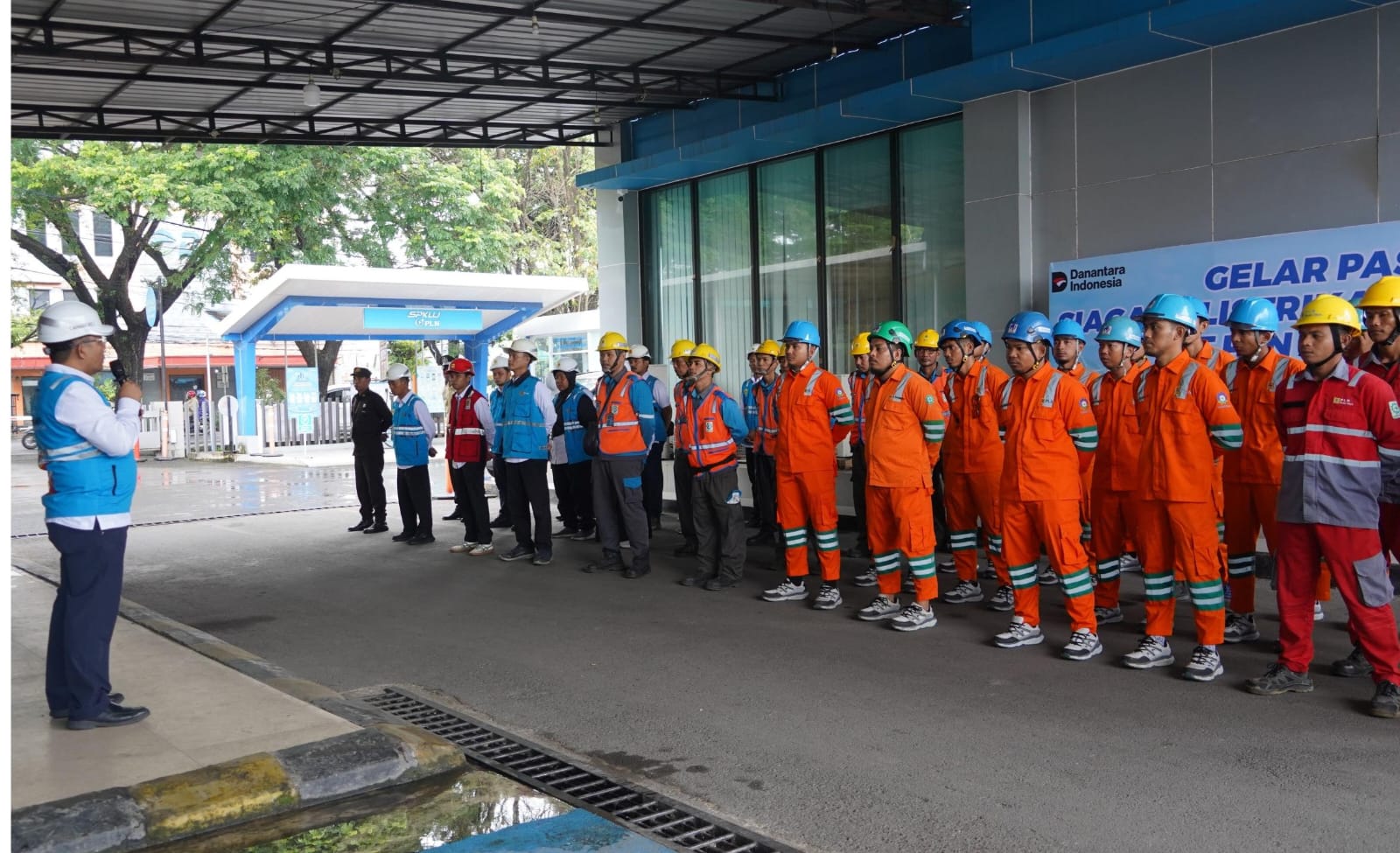 PLN UID Sulselrabar Gelar Apel Siaga Kelistrikan Jelang Natal dan Tahun Baru